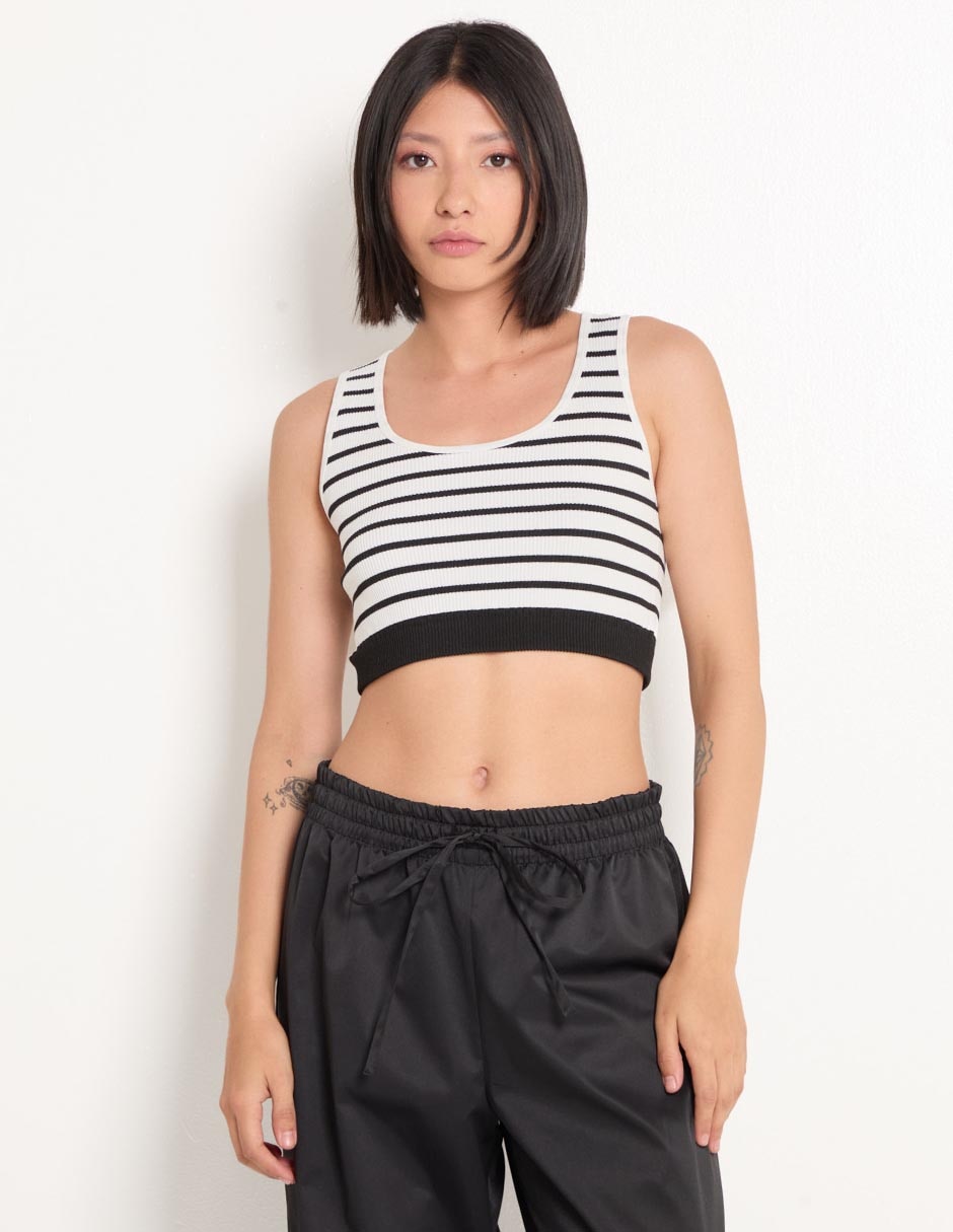 Top cuello redondo tirante ancho Top cuello redondo tirante ancho