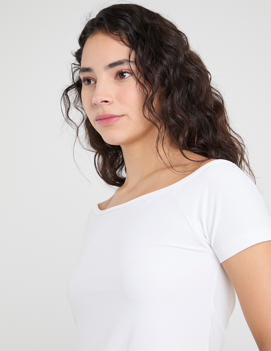 Playera manga corta cuello ojal para mujer 4