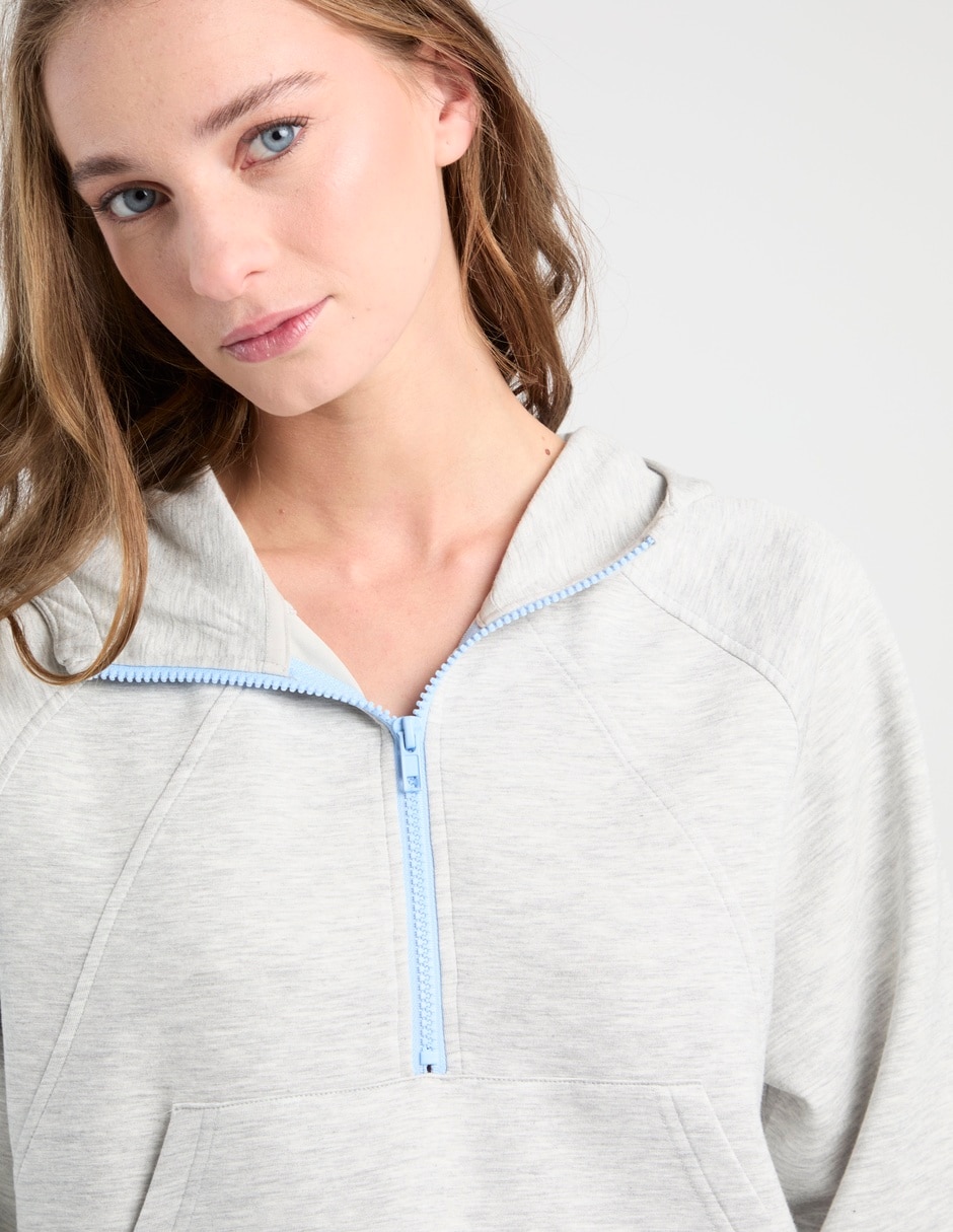 Sudadera con capucha y bolsa para mujer 4